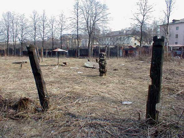 «ликвидировано 2003» «Языческое капище» в сквере у ДК ВТЗ во Владимире фото vgv