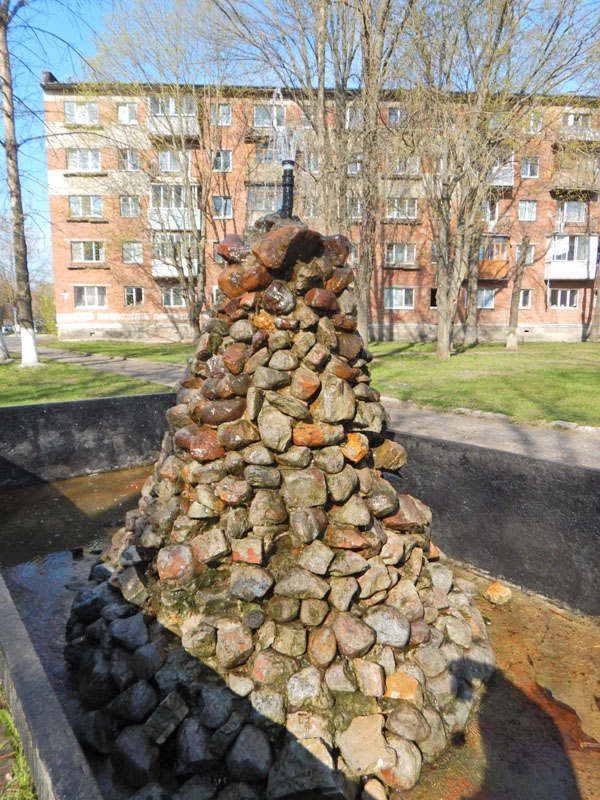 фонтан «Каменная горка» у дома 89 на улице Горького во Владимире фото vgv