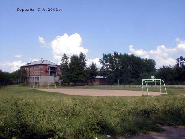 школьный стадион у школы-интерната N 1 на Горького 97 во Владимире фото vgv