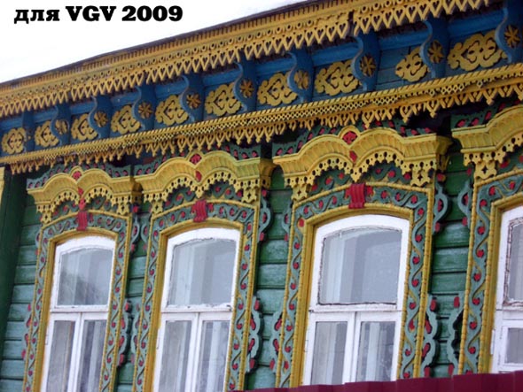 деревянные наличники, резной карни, слуховое окно во Владимире фото vgv