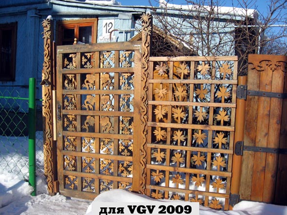 Ворота с растительным орнаментом во Владимире фото vgv