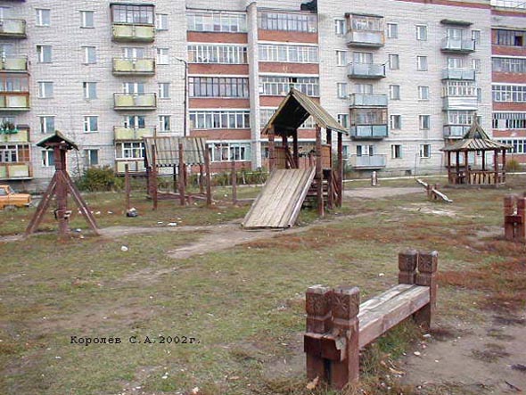 детская площадка в Юрьевце у дома 14 в Институтском городке во Владимире фото vgv