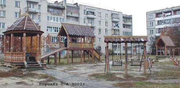 детская игровая площадка во дворе дома 17 на улице Институтский городок во Владимире фото vgv