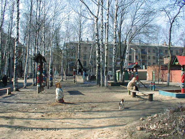 детская площадка во дворе дома 24 по улице Каманина во Владимире фото vgv