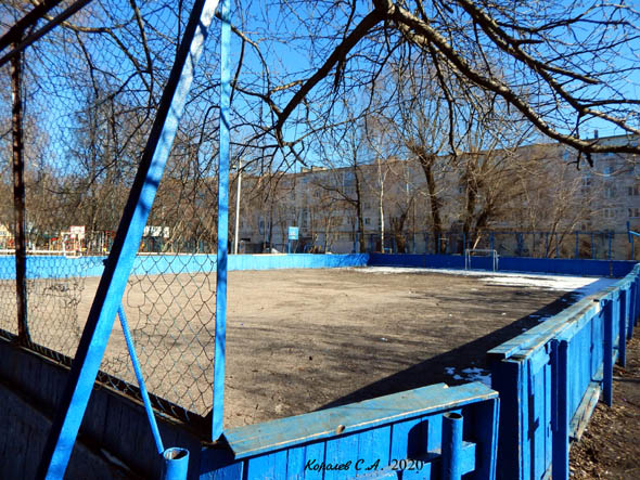 хоккейный корт во дворе дома 8а по улице Кирова во Владимире фото vgv