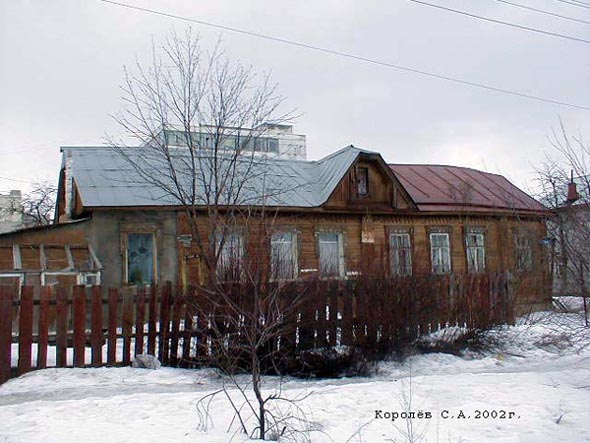 Вид дома 34 по ул.Красная до сноса (2002 г.) во Владимире фото vgv
