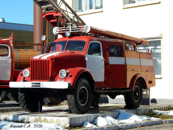 памятник технике «Пожарные автомобили» во Владимире фото vgv