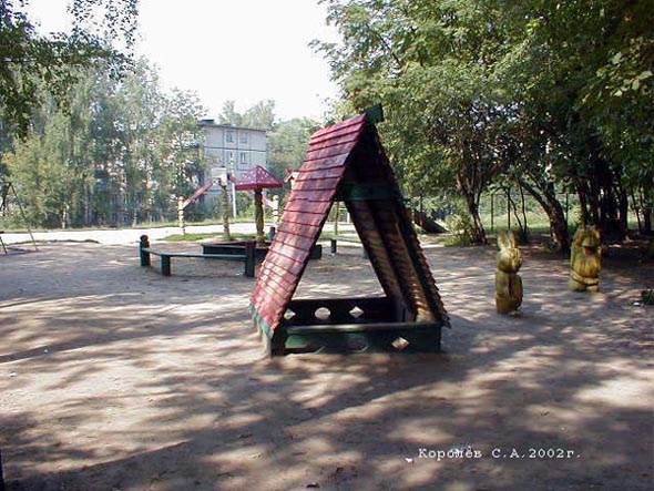 детская игровая площадка на Лакина у дома 137а во Владимире фото vgv