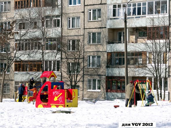 детская площадка у дома 191 по ул.Лакина во Владимире фото vgv