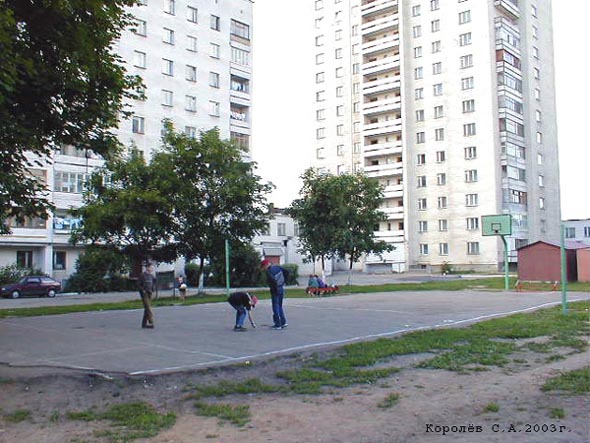 баскетбольная площадка во дворе дома 37 по проспекту Ленина во Владимире фото vgv