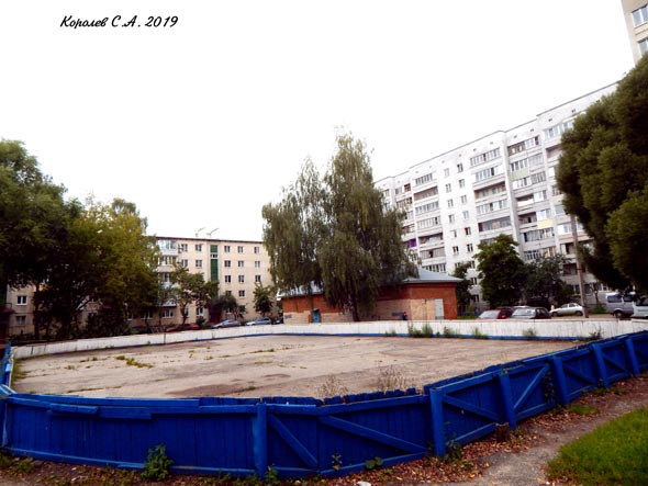 хоккейный корт во дворе дома 43 по проспекту Ленина во Владимире фото vgv