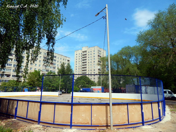 хоккейный корт во дворе дома 43 по проспекту Ленина во Владимире фото vgv