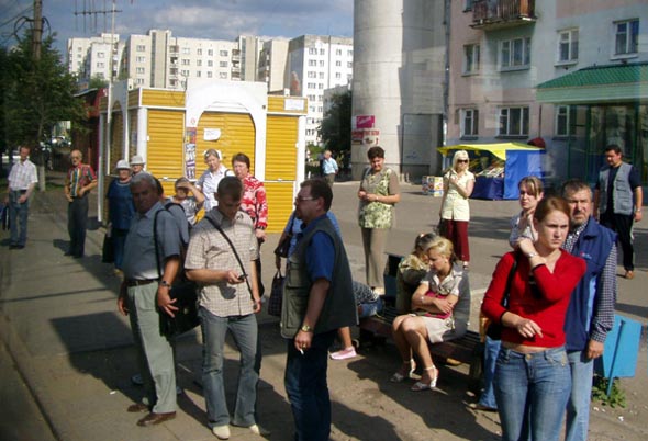 на остановке «проспект Ленина» - в Центр на проспепкте Ленина 61 во Владимире фото vgv