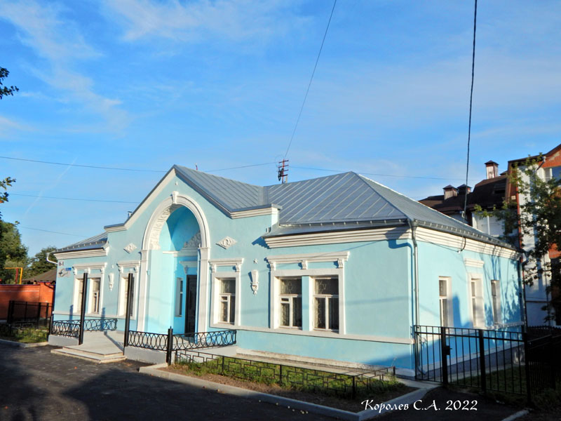 Украшение фасада здания 16а на Луначарского во Владимире фото vgv