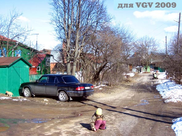 Девочка на улице Мичурина (апрель 2009г) во Владимире фото vgv