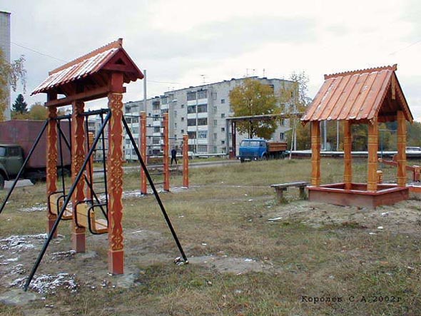 детская площадка у дома 10 по улице Михалькова в Юрьевце во Владимире фото vgv