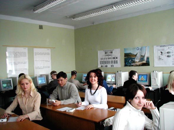 Современная гуманитарная академия на Михайловской 9 во Владимире фото vgv