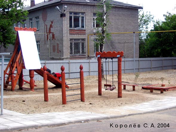 Детская площадка у дома 10а по ул. Михайловская во Владимире фото vgv