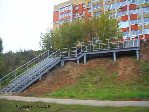 Лестница от дома 15 к улице Мира во Владимире фото vgv