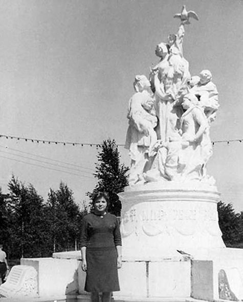 скульптурная композиция Миру-Мир снесена в 1980-годы во Владимире фото vgv