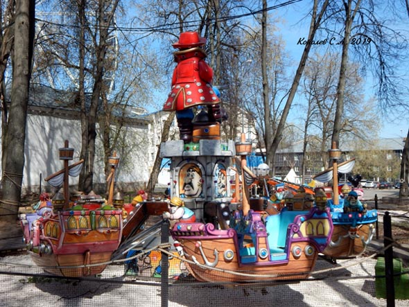 Комплекс детских аттракционов Центрального парка во Владимире фото vgv