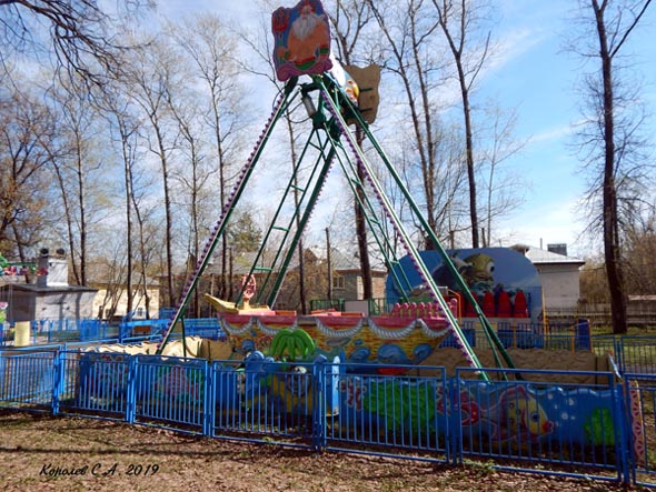 Комплекс детских аттракционов Центрального парка во Владимире фото vgv
