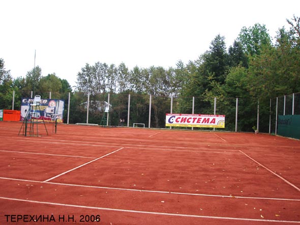 Теннисный корт оздоровительного комплекса городского парка во Владимире фото vgv