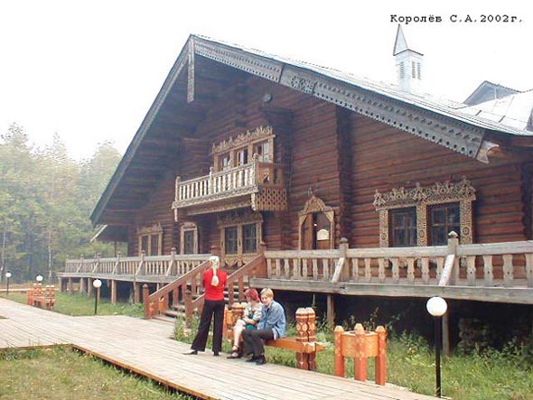 Гостинично-ресторанный комплекс «Русская деревня» в 2005 году во Владимире фото vgv