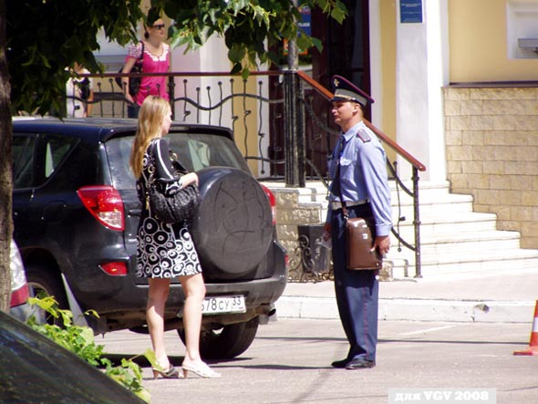 Инспектор ГИБДД не испытывающий чувства снисхождения к девушкам (июнь 2008 г.) во Владимире фото vgv