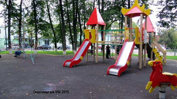 Детская площадка в старом Никитском сквере у дома 17 во Владимире фото vgv
