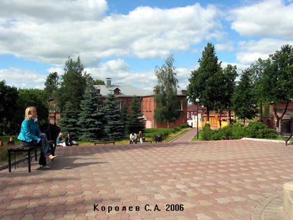 новый Первомайский сквер за Филологическим корпусом ВЛГу 1993 г. во Владимире фото vgv