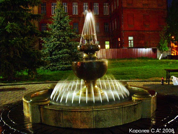 фонтан в новом Первомайском сквере за Филологическим корпусом во Владимире фото vgv