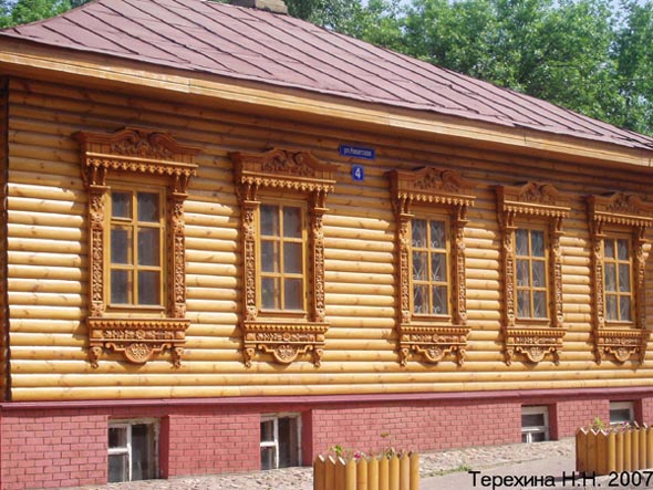 Деревянные современные резные наличникина Никитской 4 во Владимире фото vgv