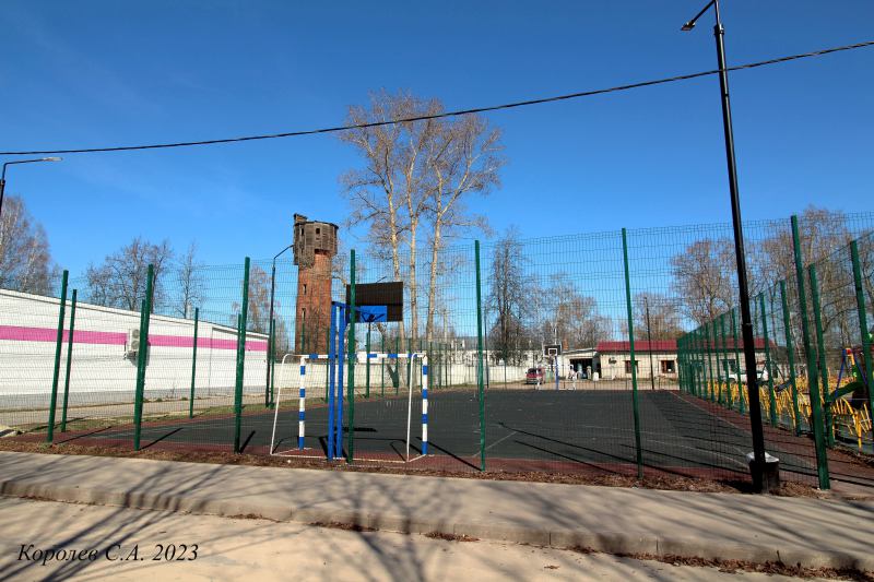 детская игровая и спортивная площадки На Октярьской 17 в Ортгруде во Владимире фото vgv