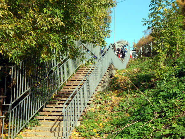 лестница от дома 7б по Октябрьской улице к остновке Муромская улица в сторону Загородного парка во Владимире фото vgv