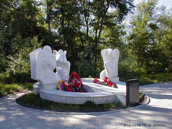 «Скорбящие ангелы» мемориал Воинам Интернационалистам во Владимире фото vgv
