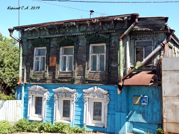 Деревянные наличники дома 12 на улице Осьмова во Владимире фото vgv
