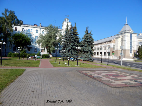 Молодёжный сквер - напротив Владимиралко во Владимире фото vgv