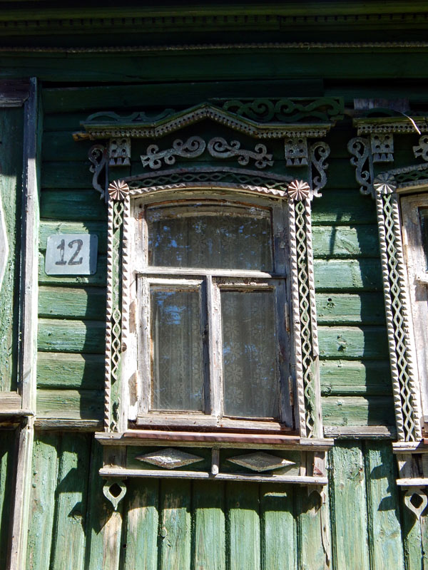 Резные деревянные наличники дома 12 на улице Покровской села Мосина во Владимире фото vgv
