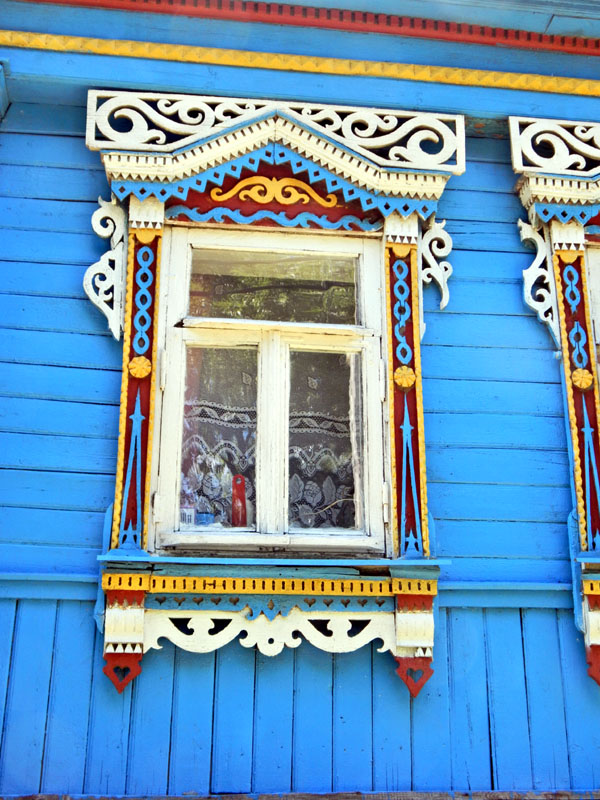 Резные деревянные наличники дома 15 на улице Покровской в Мосино во Владимире фото vgv