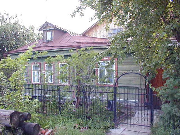 Вид дома 8 по улице Пугачева до сноса в 2003 году во Владимире фото vgv