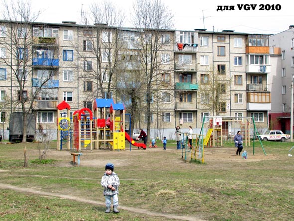 Детская площадка на Растопчина у дома 5 в Добром во Владимире фото vgv