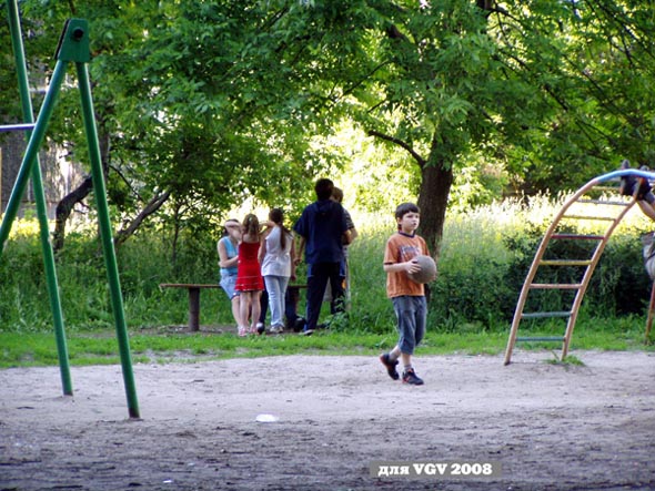 детская площадка у дома 53б на улице Растопчина в Добром во Владимире фото vgv