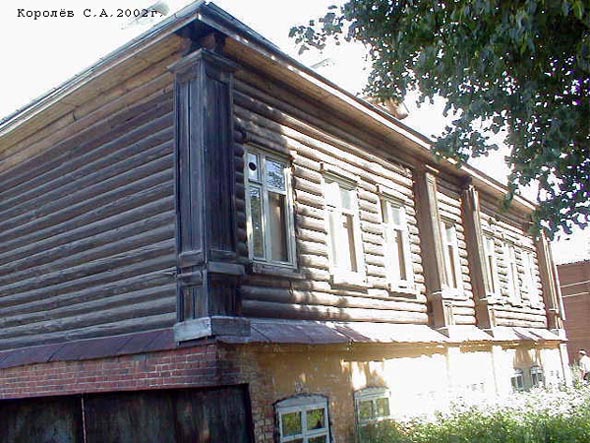 Вид дома 16 по ул. Садовая до реконструкции 2005-2007 гг. во Владимире фото vgv