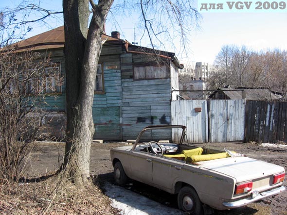 «Хмельной кабриолет» весной 2009 года на Сакко и Ванцетти 30 в во Владимире фото vgv