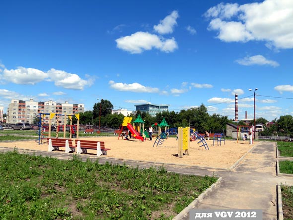 детская площадка у дома 108 по ул.Северная во Владимире фото vgv