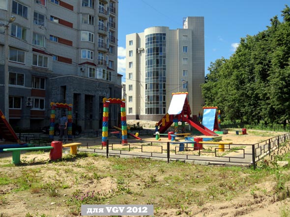 детская площадка у дома 110 по ул.Северная во Владимире фото vgv