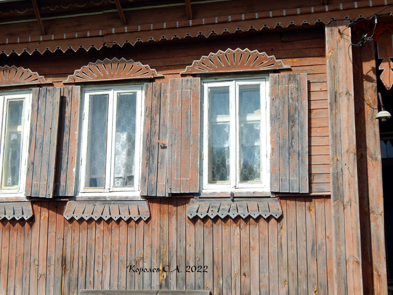 красивые резные наличники и слуховое окно дома 23 в Ширманихе во Владимире фото vgv