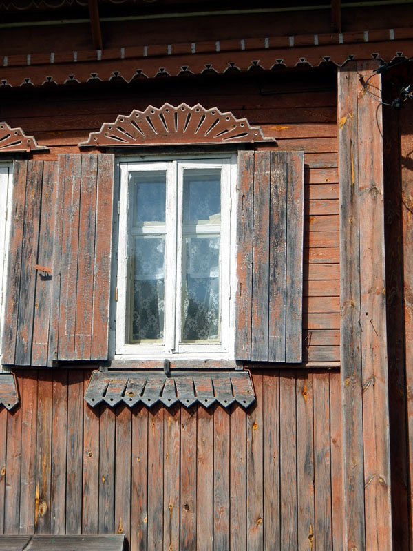 красивые резные наличники и слуховое окно дома 23 в Ширманихе во Владимире фото vgv