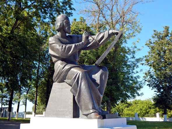 памятник Андрею Рублеву на Соборной площади во Владимире фото vgv